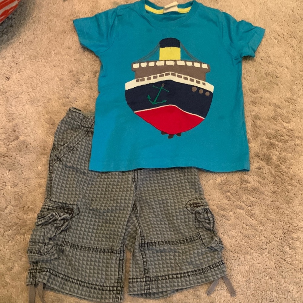 Mini Boden appliqué tee & Childrens Place shorts